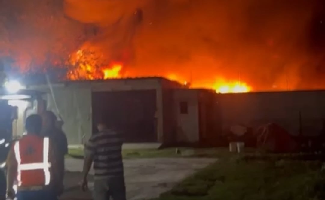 Se incendia negocio de autopartes en Reynosa, Tamaulipas (15/09/2025). Foto: Especial