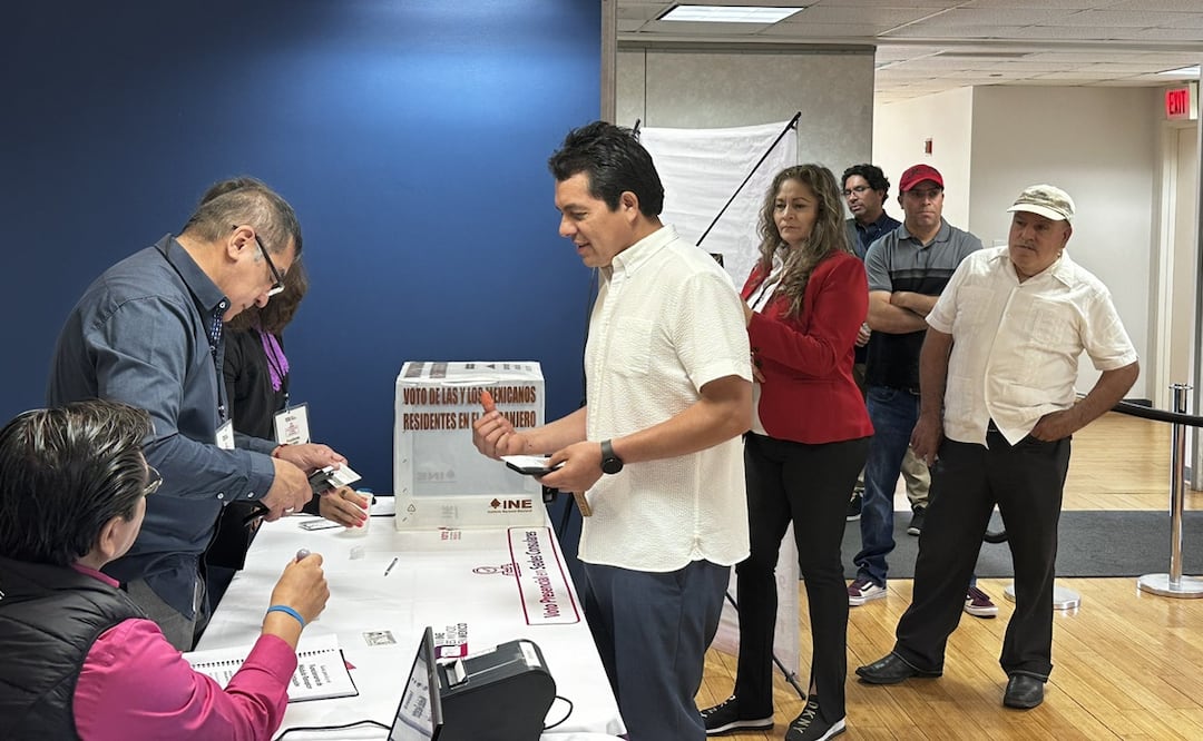 El INE reincorporará a la Lista Nominal en el Extranjero a 24 mil 787 personas que fueron excluidas por inconsistencias o irregularidades en sus registros. Foto: Twitter @luisgure