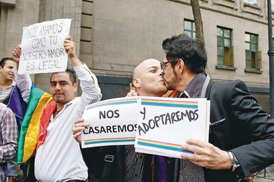 Adopción en parejas gay, “golpe contra la familia”: Arquidiócesis