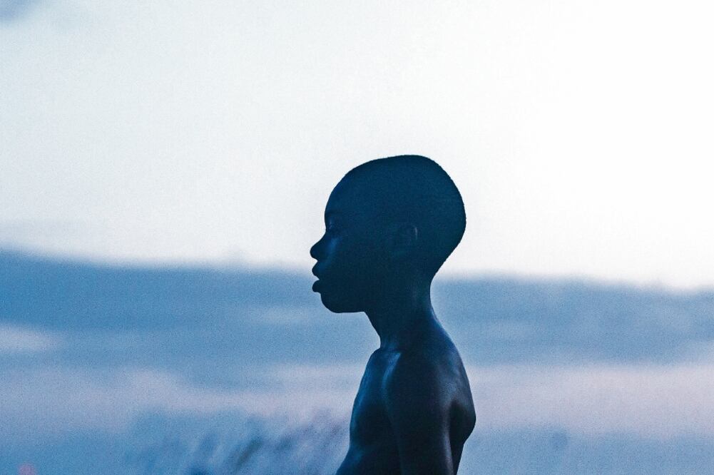 Moonlight es la historia de un chico que descubre su sexualidad (CORTESÍA)