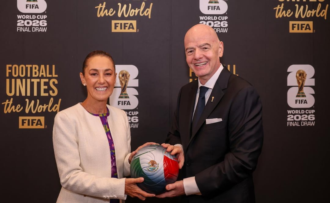 La presidenta de México, Claudia Sheinbaum Pardo junto al presidente de la FIFA, Gianni Infantino (05/12/2025). Foto: X (@miseleccionmx)