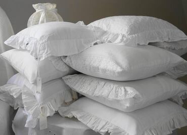 ¿Por qué salen manchas amarillas en las almohadas y cuándo es hora de cambiarlas?