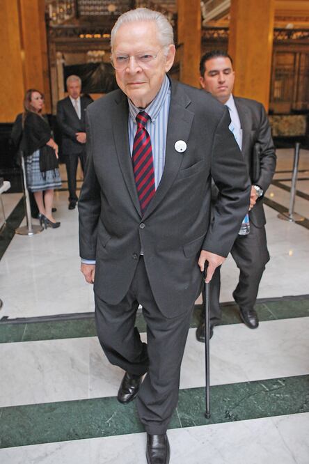 Defensor. En redes sociales actores políticos expresaron su admiración por el ex gobernador y ex embajador en Chile (ARCHIVO. EL UNIVERSAÑ)