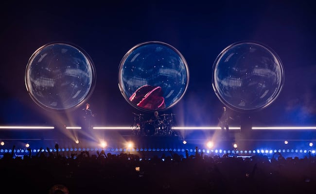 Entre retrasos y hologramas, Cerati "revive" con Soda Stereo en el Palacio de los Deportes