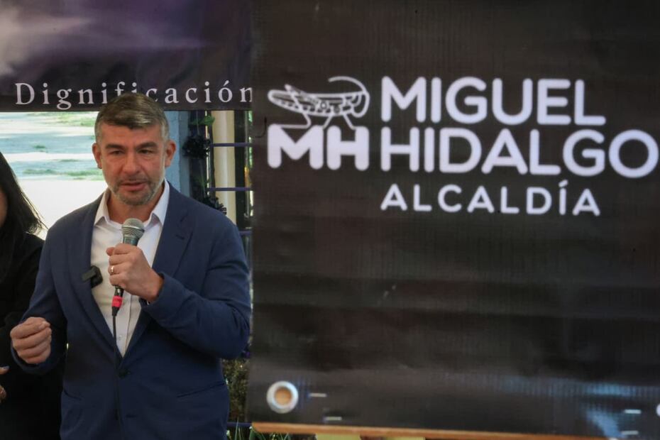 Mauricio Tabe, alcalde de Miguel Hidalgo, hizo un reconocimiento a quienes luchan porque las familias se reencuentren con sus seres queridos que ingresaron a la fosa común. (Foto: Luis Camacho/ EL UNIVERSAL)