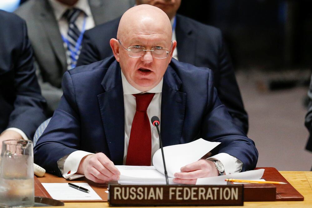 El embajador de Rusia en las Naciones Unidas, Vasily Nebenzya, habla durante la reunión de emergencia del Consejo de Seguridad de las Naciones Unidas sobre Siria en la sede de la ONU en Nueva York (Foto: AFP)