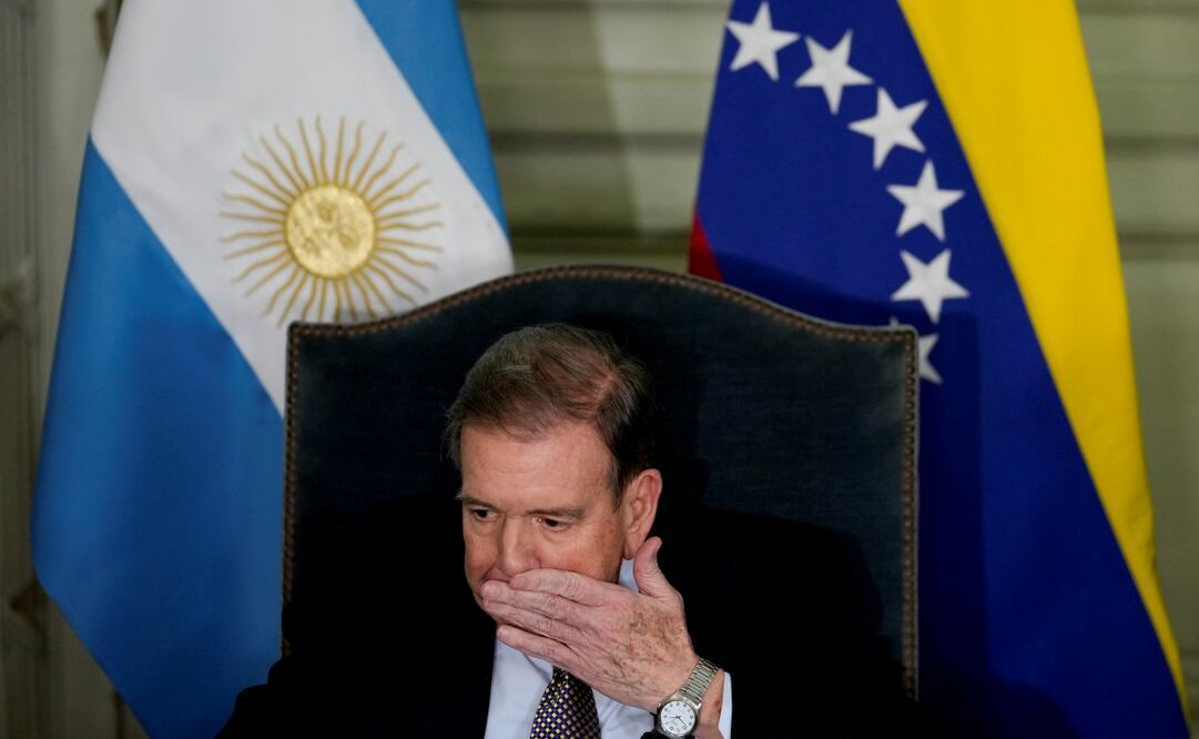 El excandidato opositor de Venezuela Edmundo González Urrutia en una conferencia de prensa en Buenos Aires, Argentina, el sábado 4 de enero de 2025. González, que reclama ser ganador de las elecciones presidenciales de 2024 ante Nicolás Maduro y que es reconocido como presidente electo por algunos países, viajó a Argentina desde su exilio en Madrid. Foto: AP