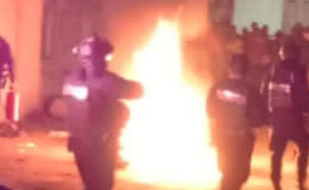 Dos presuntos ladrones que fueron sorprendidos en flagrancia en el poblado de San Martín Cuautlalpan, en el municipio de Chalco, fueron linchados por decenas de residentes.
Foto: Especial.