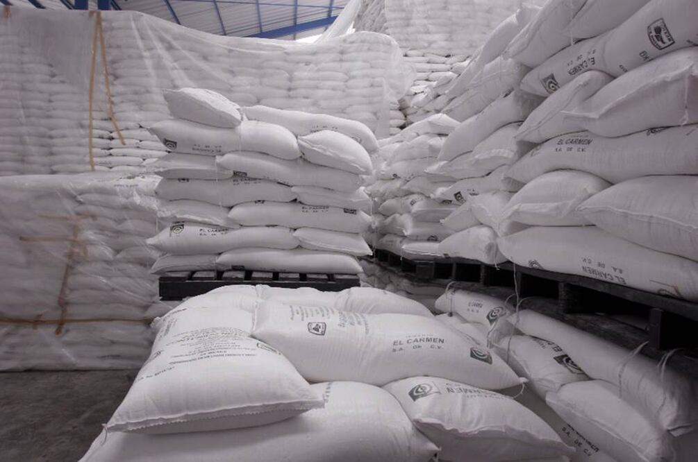 Con el acuerdo bilateral, los industriales exportadores azucareros evitarán un pago promedio de 54.14% del costo de cada tonelada, estimó la SE (ARCHIVO EL UNIVERSAL)
