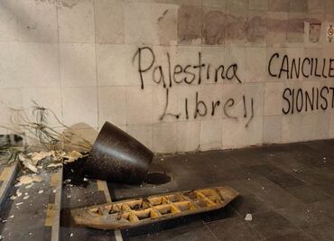 Encapuchados causan destrozos en marcha pro Palestina; pintan la SRE y lanzan piedras a restaurantes