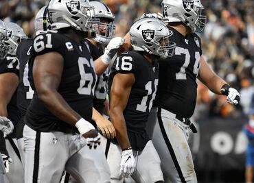 Raiders se sobreponen al escándalo Brown y vencen a Broncos