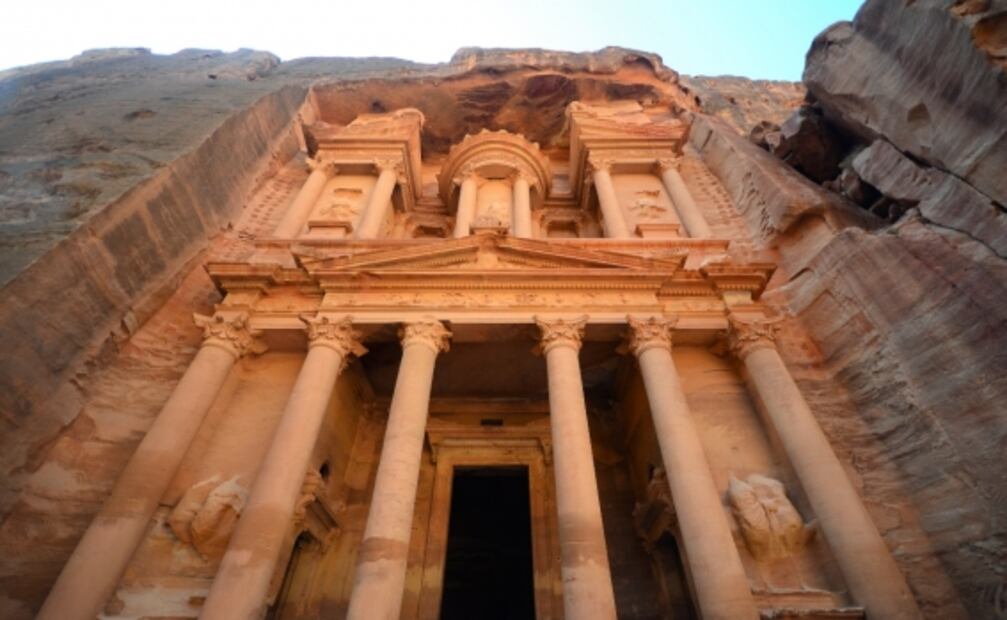 El resort de lujo que “esculpirán” en las montañas de Arabia Saudita