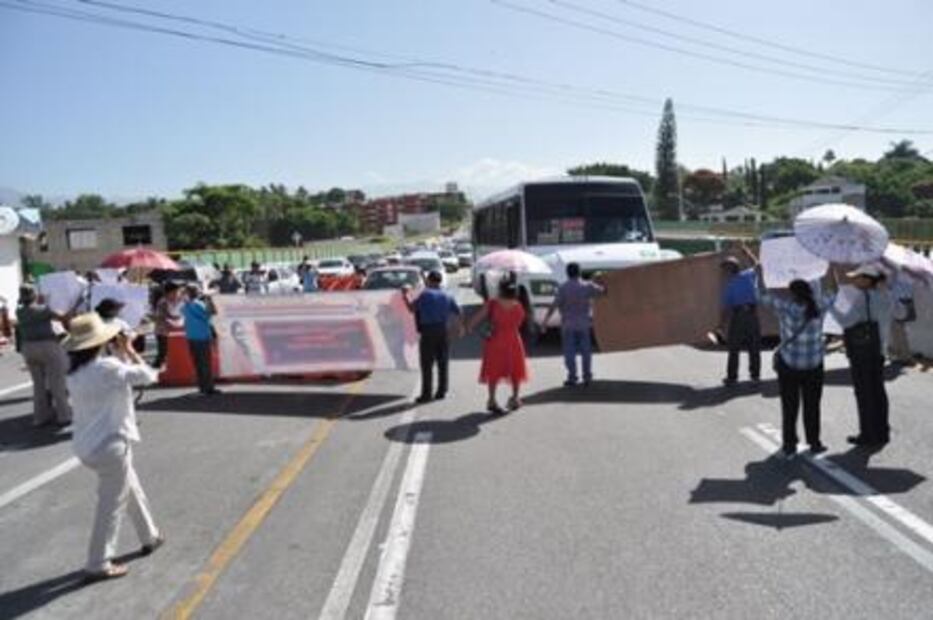 A un año del socavón en el Paso Exprés, manifestantes bloquearon la vía