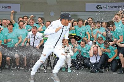 Hamilton se echa a la bolsa a los fans mexicanos