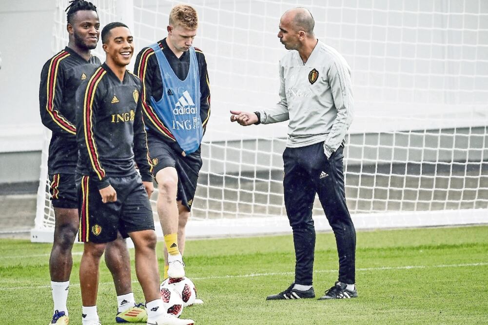 El técnico Roberto Martínez sabe que debe atacar a Brasil (ALEXANDER NEMENOV. AFP)