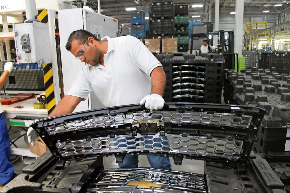 En el sexto mes del año 17 entidades reportaron una disminución en la producción manufacturera. Foto: archivo