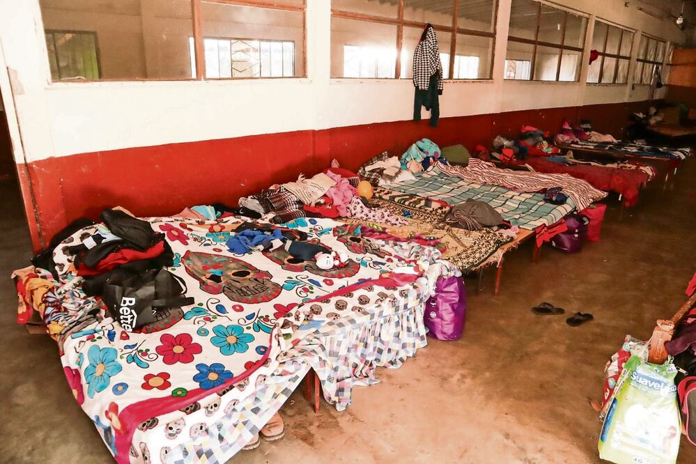 En el municipio de Siltepec, que colinda con Chicomuselo, más de 300 familias se resguardan en iglesias, la casa de la cultura y en viviendas de familiares, debido a los enfrentamientos que se mantienen en la zona serrana. Foto: DAMIÁN SÁNCHEZ. CUARTOSCURO