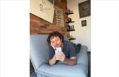 Luisito Comunica compra hasta 6 boletos para que no lo molesten en el cine