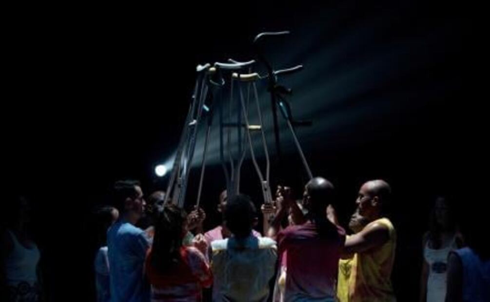 Discapacitados vencen obstáculos con danza