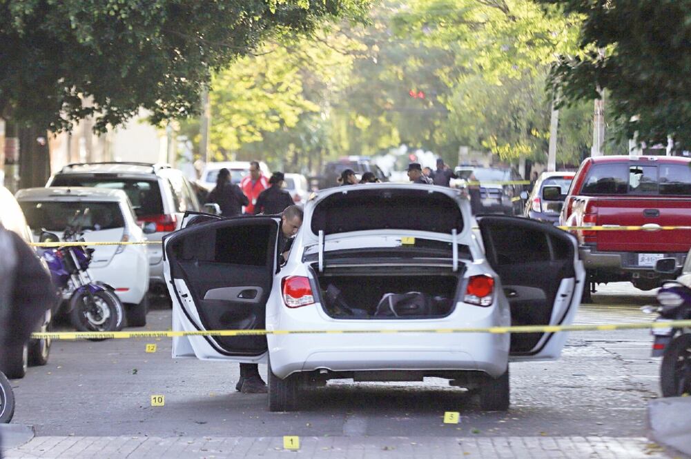 El lunes pasado durante la persecución de los presuntos agresores del titular del Trabajo de Jalisco, Luis Carlos Nájera, una bala alcanzó a Javier Sánchez (ARCHIVO EL UNIVERSAL)