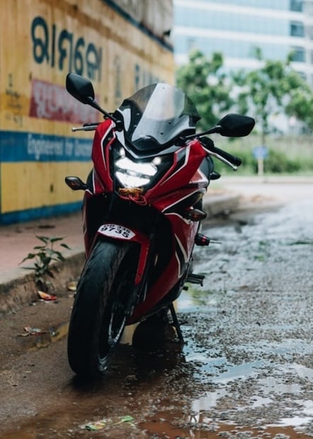 Qué hacer si se moja tu moto