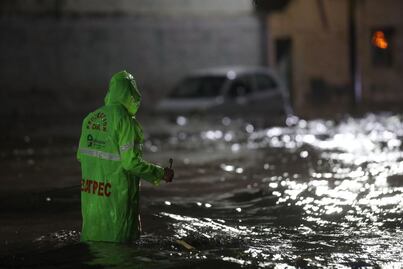 Fallecen dos personas tras tormenta en Ecatepec