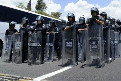 Impide PF paso vehicular tras toma de caseta de Palo Blanco