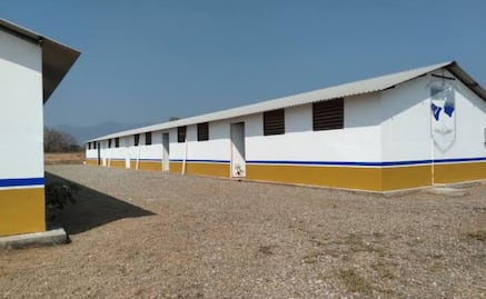 A solo tres años de su apertura, cierran Facultad de Medicina de la UABJO en Tehuantepec; alumnos y padres, inconformes