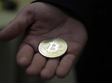 Bitcoin se desploma más del 13%, mientras el ether se hunde un 18% ante una posible recesión en Estados Unidos