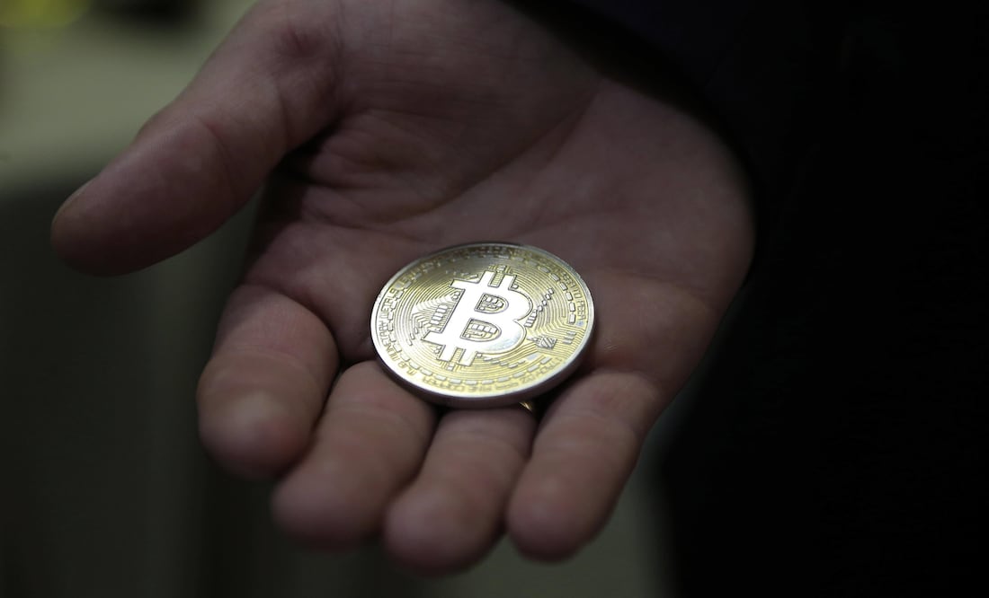 El bitcóin, la criptomoneda más utilizada, se desplomaba este lunes más del 13%. Foto: Archivo
