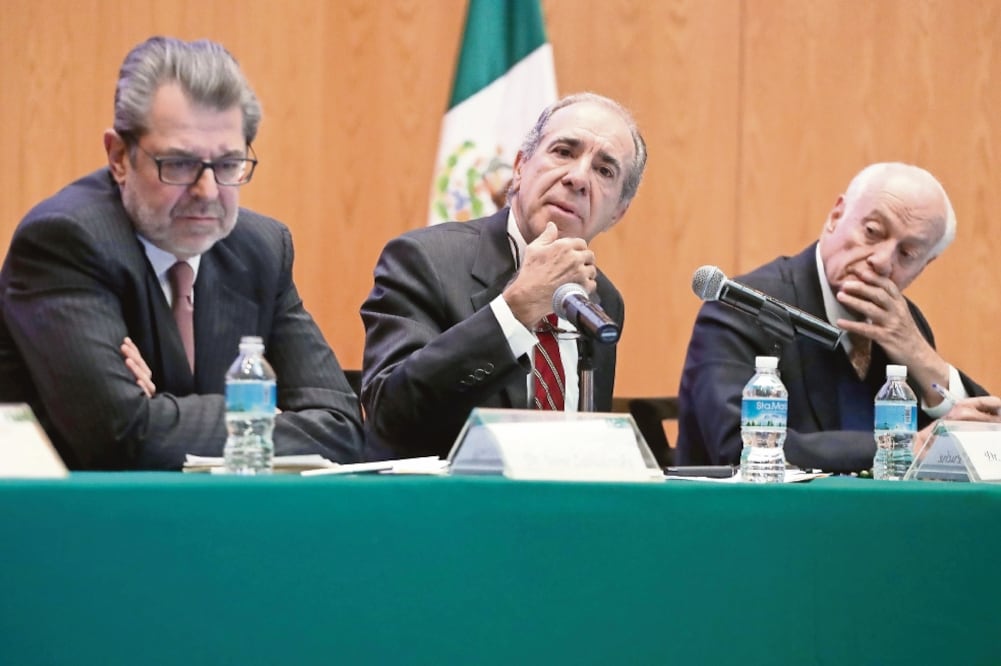 Jaime Serra Puche, ex secretario de Comercio y Fomento Industrial, recomendó a México no aceptar la imposición de cuotas a las importaciones de productos nacionales por parte de EU, con el afán de seguir como socios del TLCAN (BERENICE FREGOSO)