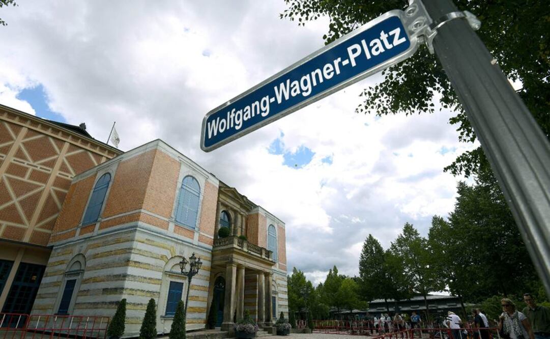 Asistir a la apertura en Bayreuth es ritual irrenunciable en Alemania para famosos y poderosos desde tiempos del compositor del "Anillo del Nibelungo". FOTO: EFE.