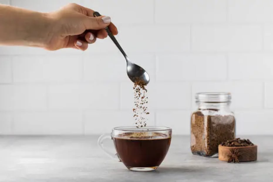 El café tiene pigmentos que pueden teñir el cabello de manera temporal. Foto: Unsplash