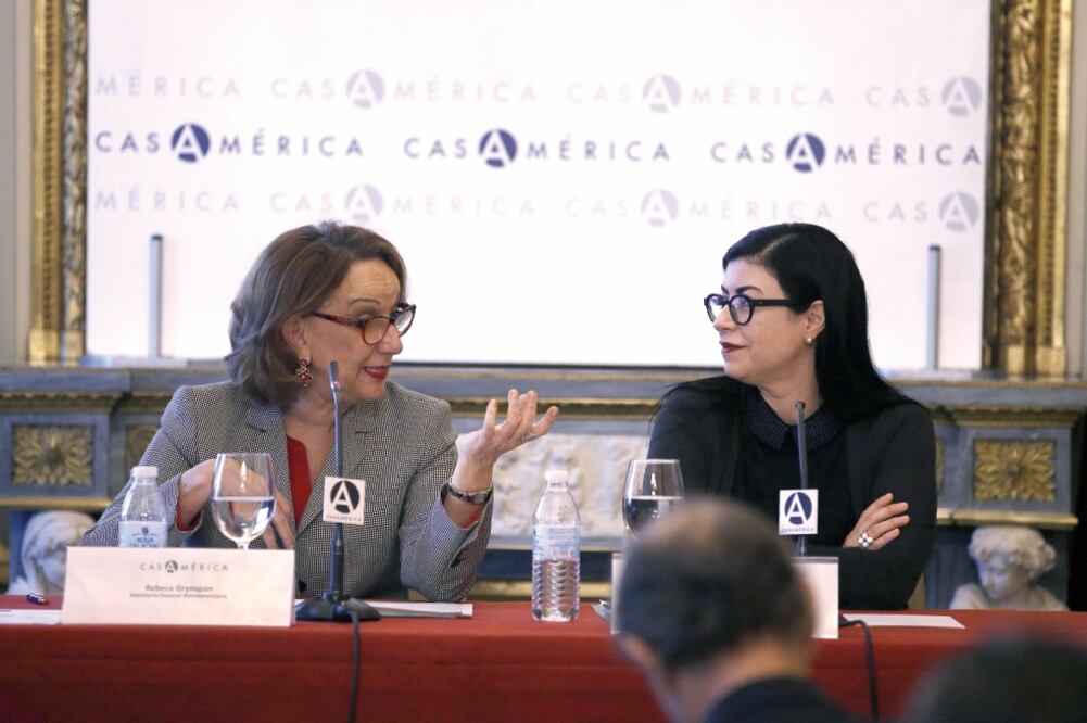 Durante la Tribuna Americana EFE, la subsecretaria de Hacienda, Vanessa Rubio (derecha), reconoció que en la negociación del TLCAN hay muchos elementos donde los tres países ganen (JAVIER LIZÓN. EFE)