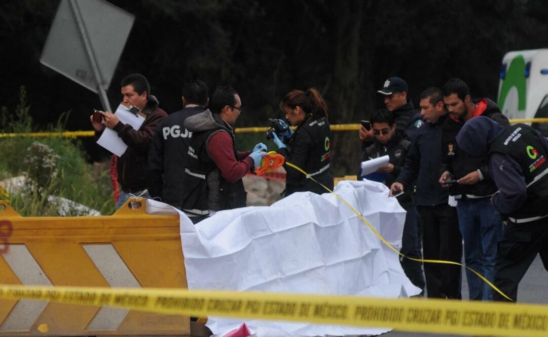 Los cuerpos, de tres hombres y una mujer, tenían impactos de bala. Foto: Armando Martínez