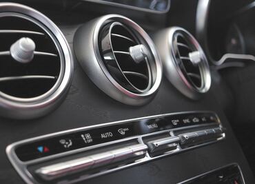 El botón de tu coche que te ayuda a ahorrar gasolina