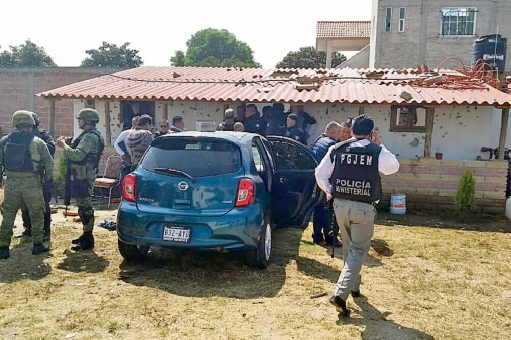 En el lugar también se hallaron cuatro fusiles de asalto AK-47, tres R-15, y mil cartuchos útiles. (ESPECIAL)