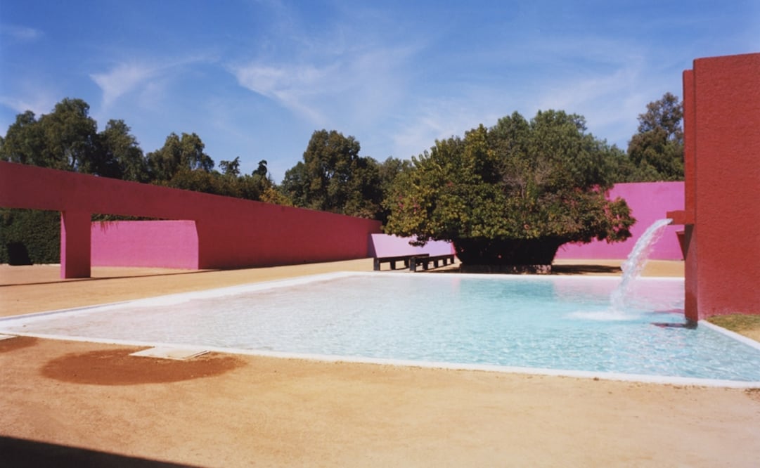 Scully, uno de los artistas abstractos más importantes del mundo, exhibirá su obra en la Cuadra San Cristóbal, diseñada por el arquitecto Luis Barragán.