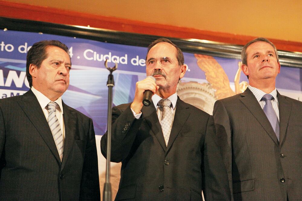Diputados del PAN solicitaron cuentas al coordinador Marcelo Torres Cofiño (izq). En la foto aparece con José Isabel Trejo y Gustavo Madero (ARCHIVO. EL UNIVERSAL)