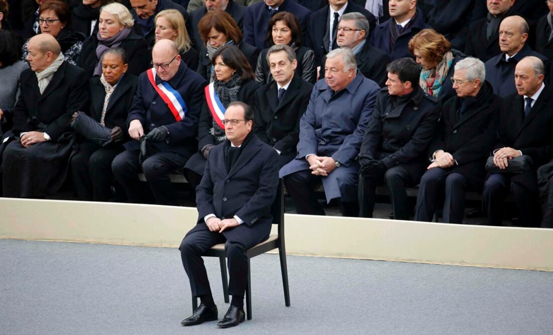 El mandatario aseguró que los franceses seguirán "viviendo sus vidas, saliendo a las terrazas, acudiendo a conciertos y a los estadios de fútbol" (REUTERS)