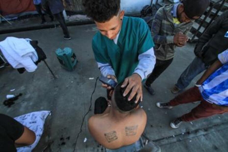 Daniel, el barbero de los migrantes de "El Barretal"