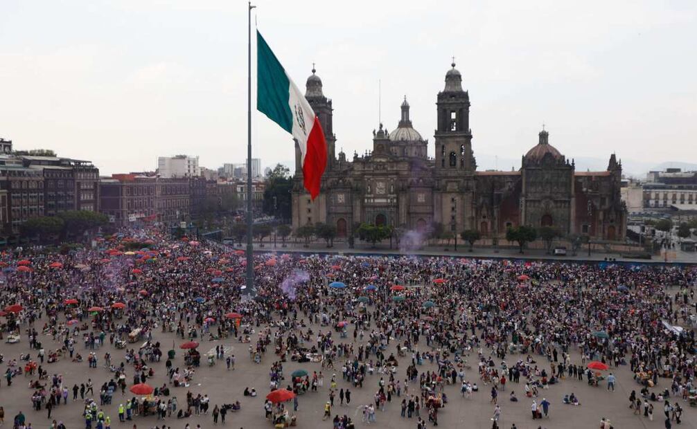 Marea morada durante el 8M en el Zócalo de la CDMX (08/03/2026). Foto: Osmar Alvarado / EL UNIVERSAL