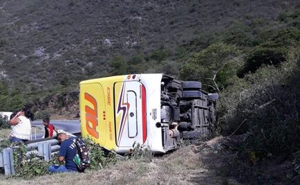 Volcadura deja 14 heridos en carretera Tehuacán-Orizaba