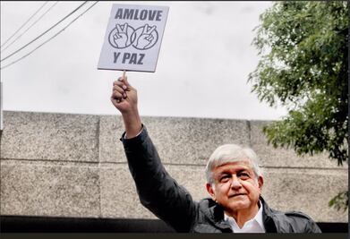 Se compromete AMLO a resolver caso de Mexicana de Aviación