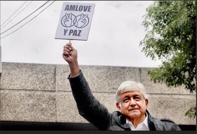 Se compromete AMLO a resolver caso de Mexicana de Aviación