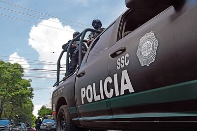 Delincuentes roban cajero y lesionan a un policía