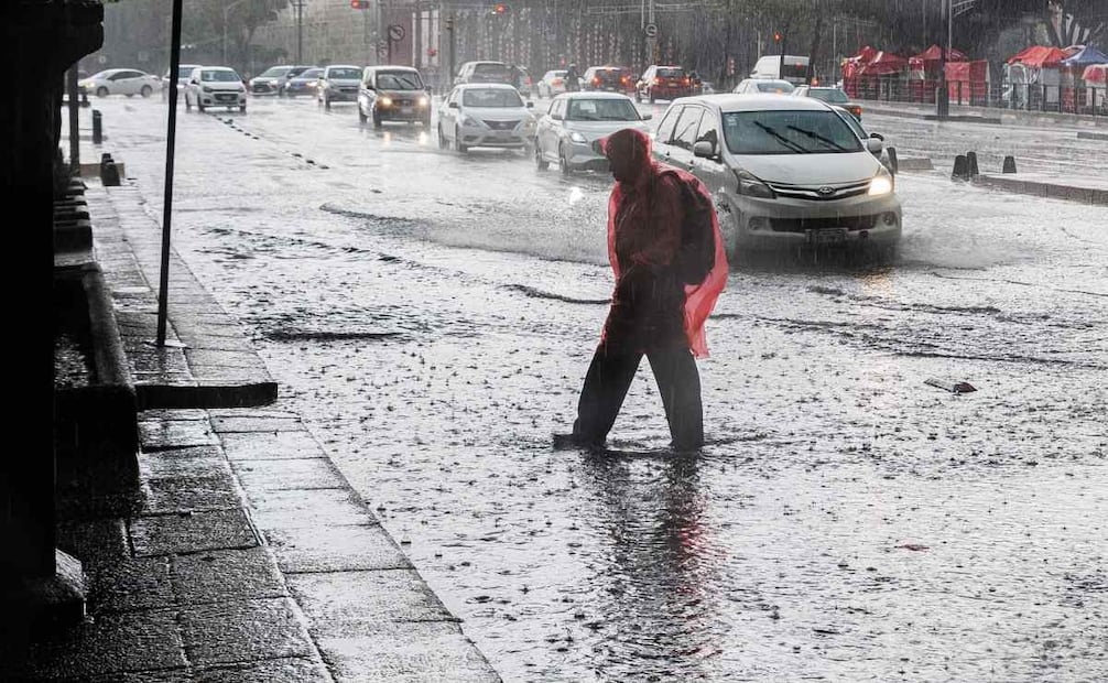22 de junio de 2026, Ciudad de México. Una intensa lluvia sorprendió a peatones y automovilistas sobre Paseo de la Reforma, provocando encharcamientos y afectaciones a la movilidad en distintos tramos.
Foto: Osmar Alvarado | El Universal.