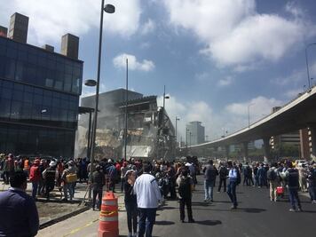 Se derrumba estructura de Plaza Artz Pedregal