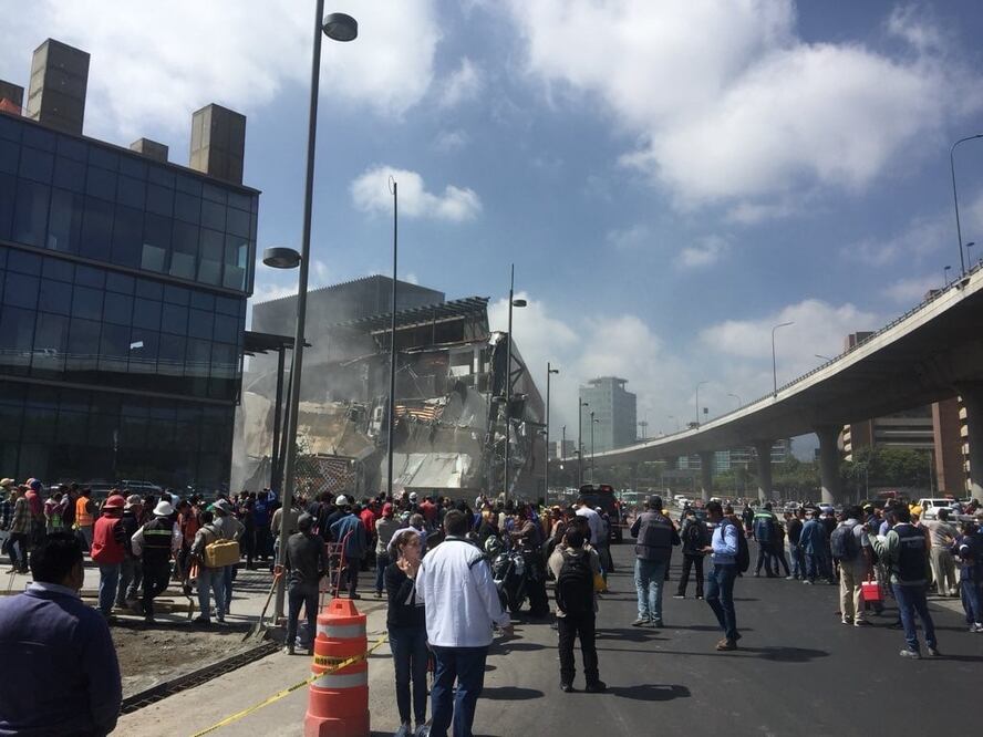 El derrumbe en la plaza Artz Pedregal. Foto: Especial