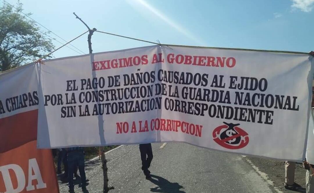 Habitantes de El Portal, municipio de Frontera Comalapa, también cerraron la vía para manifestarse en contra de la construcción de un cuartel de la Guardia Nacional. Foto: Cortesía